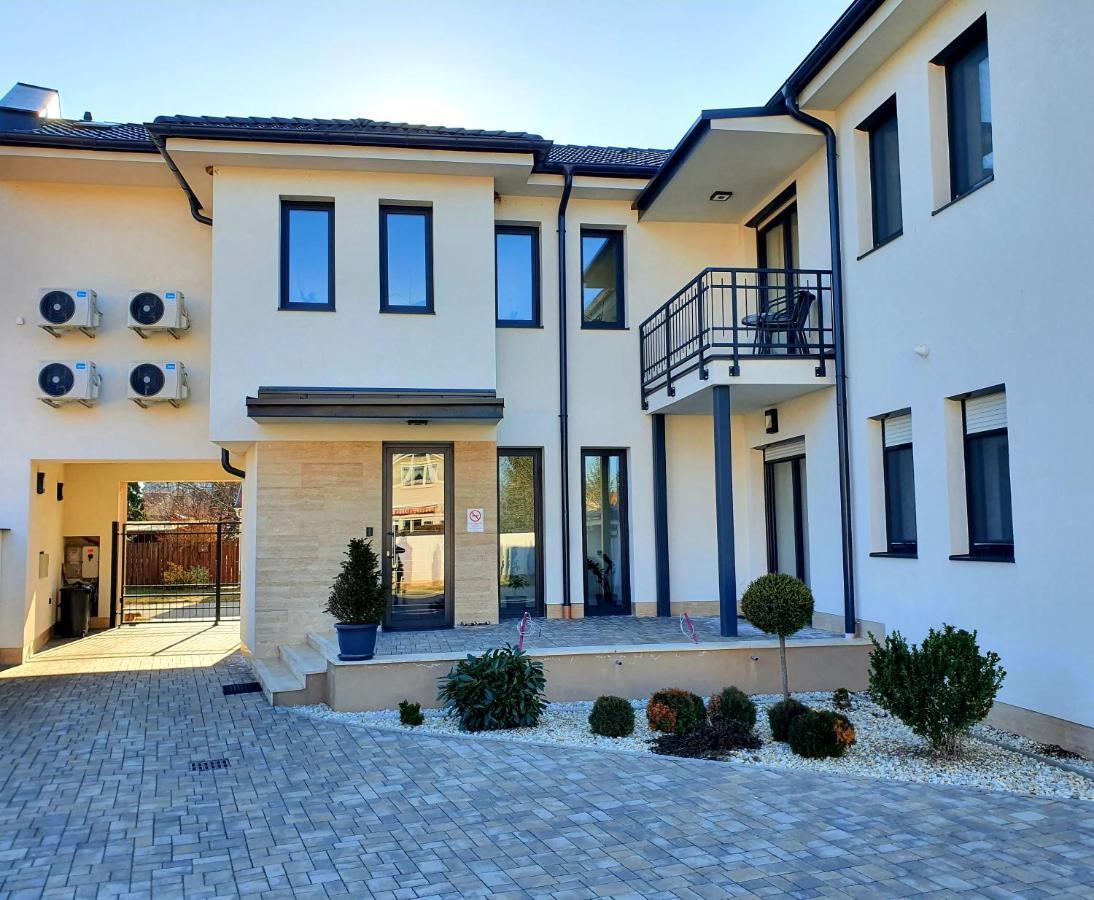 Maya Apartment Sárvár Екстериор снимка